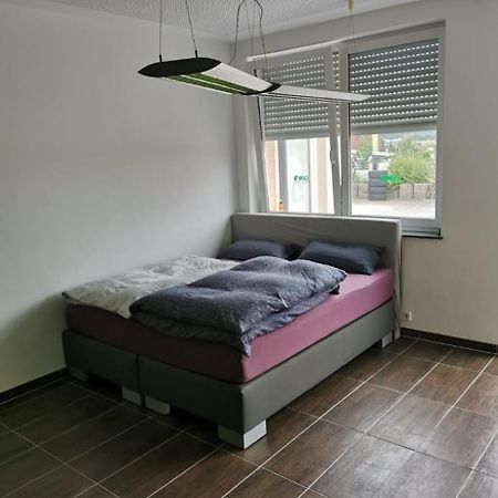 Appartement Zimmer Zum Uebernachten à Münsingen Extérieur photo